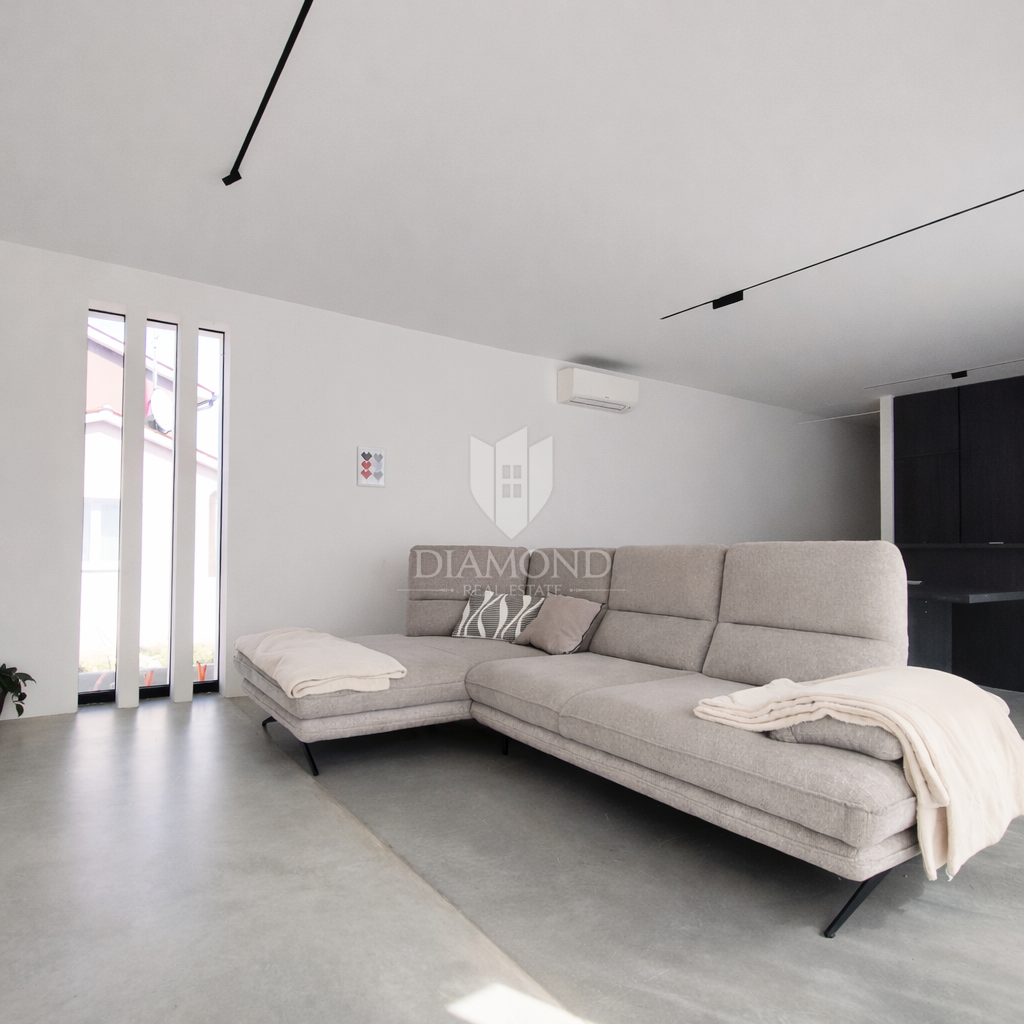 Labin, 1 km od centra mesta, moderna enonadstropna hiša