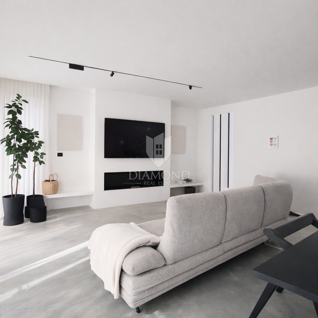 Labin, 1 km od centra mesta, moderna enonadstropna hiša