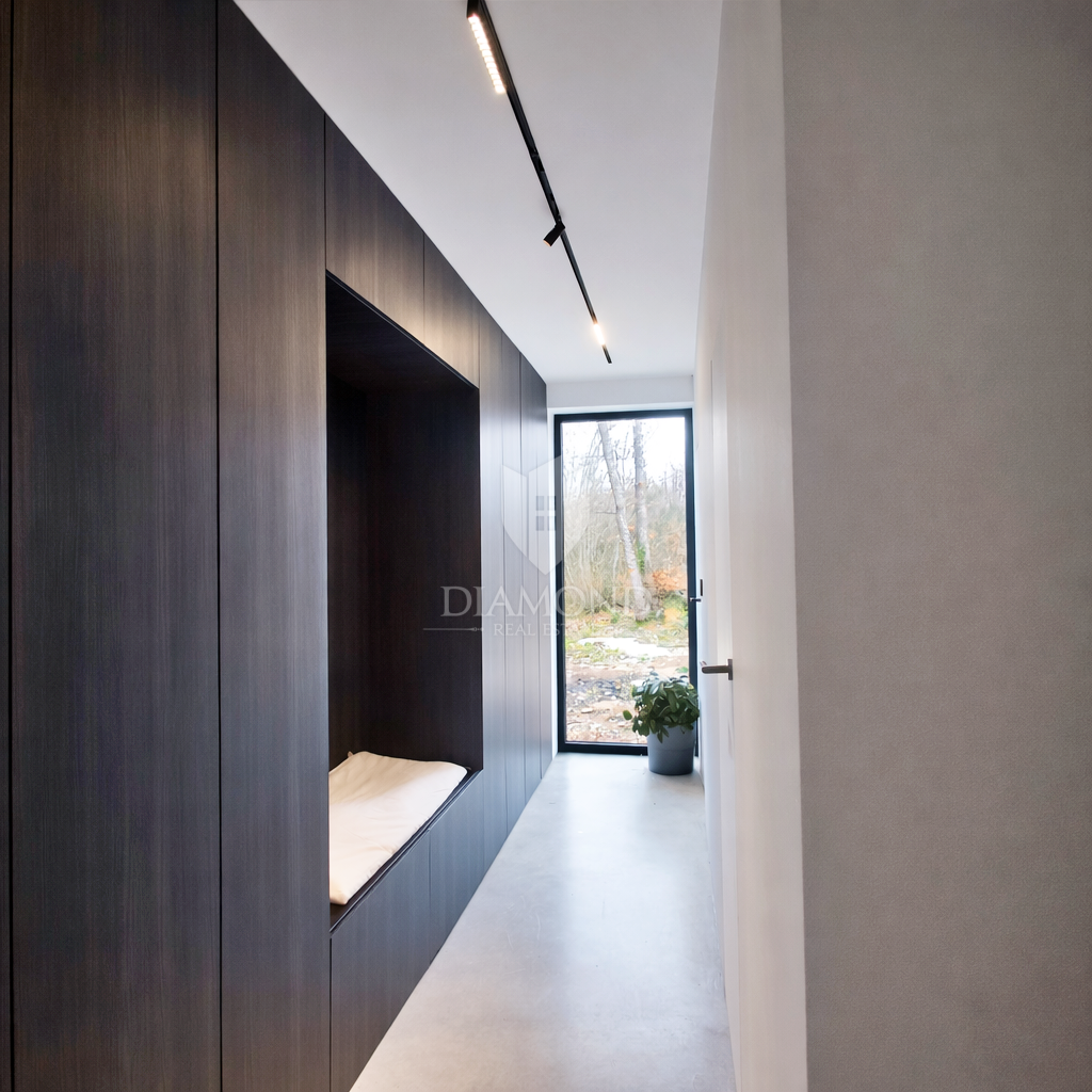 Labin, 1 km od centra mesta, moderna enonadstropna hiša