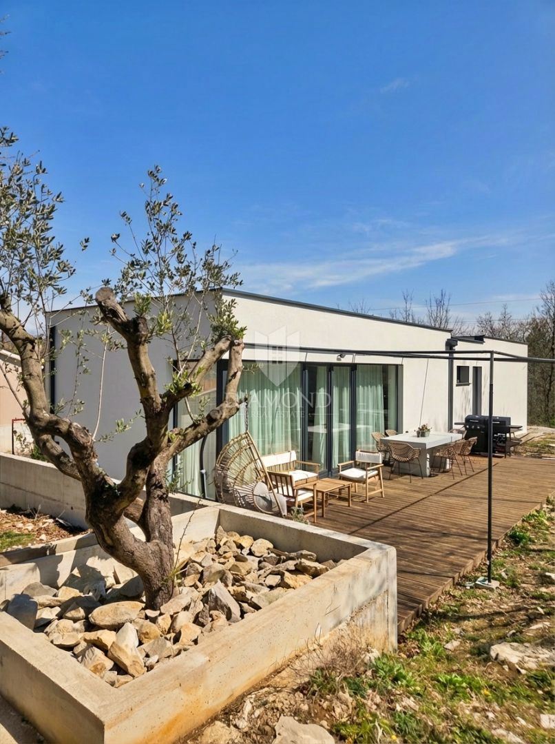 Labin, 1 km od centra mesta, moderna enonadstropna hiša