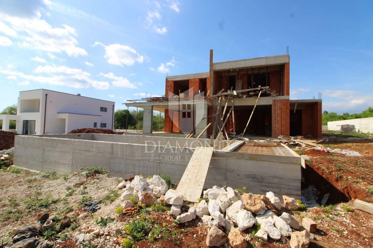 Labin, okolica, novogradnja, počitniška hiša z bazenom