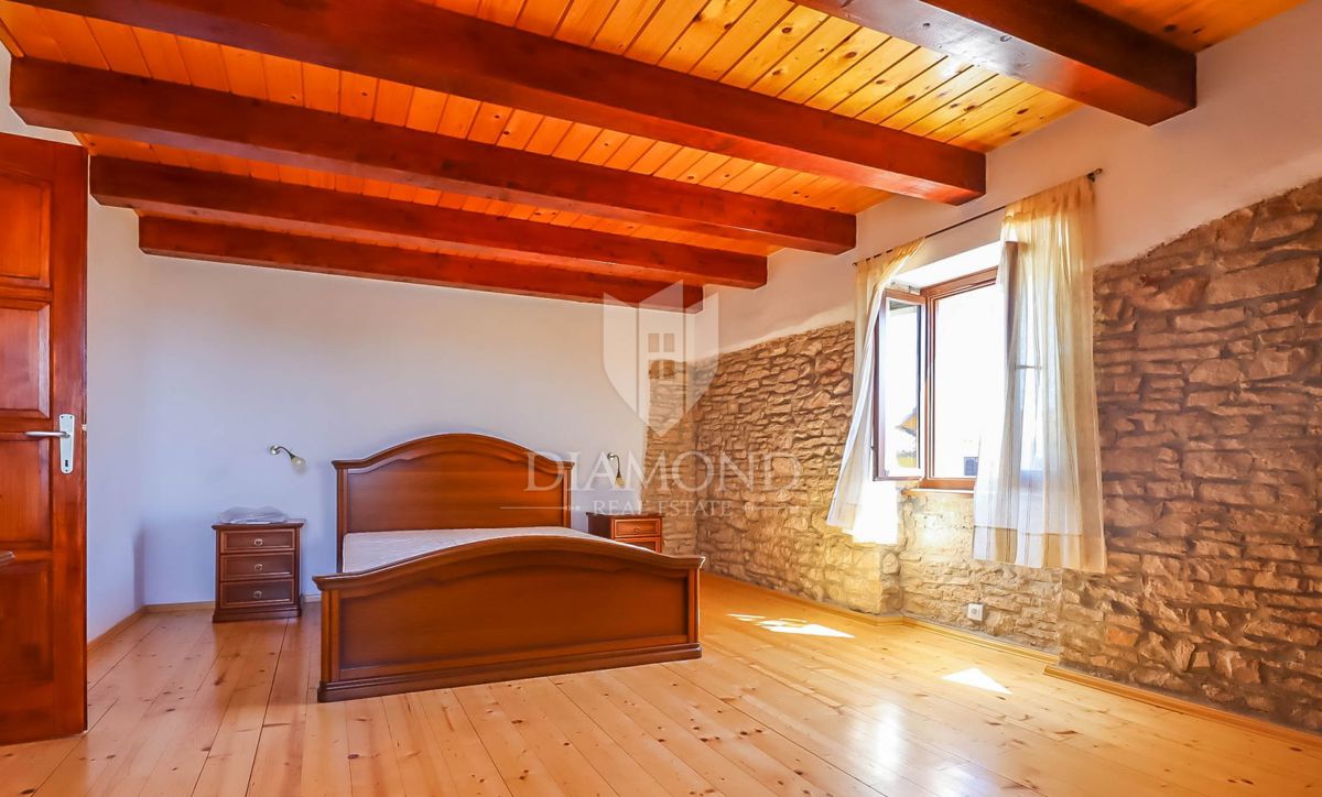 Ližnjan, očarljiva kamnita hiša v centru mesta