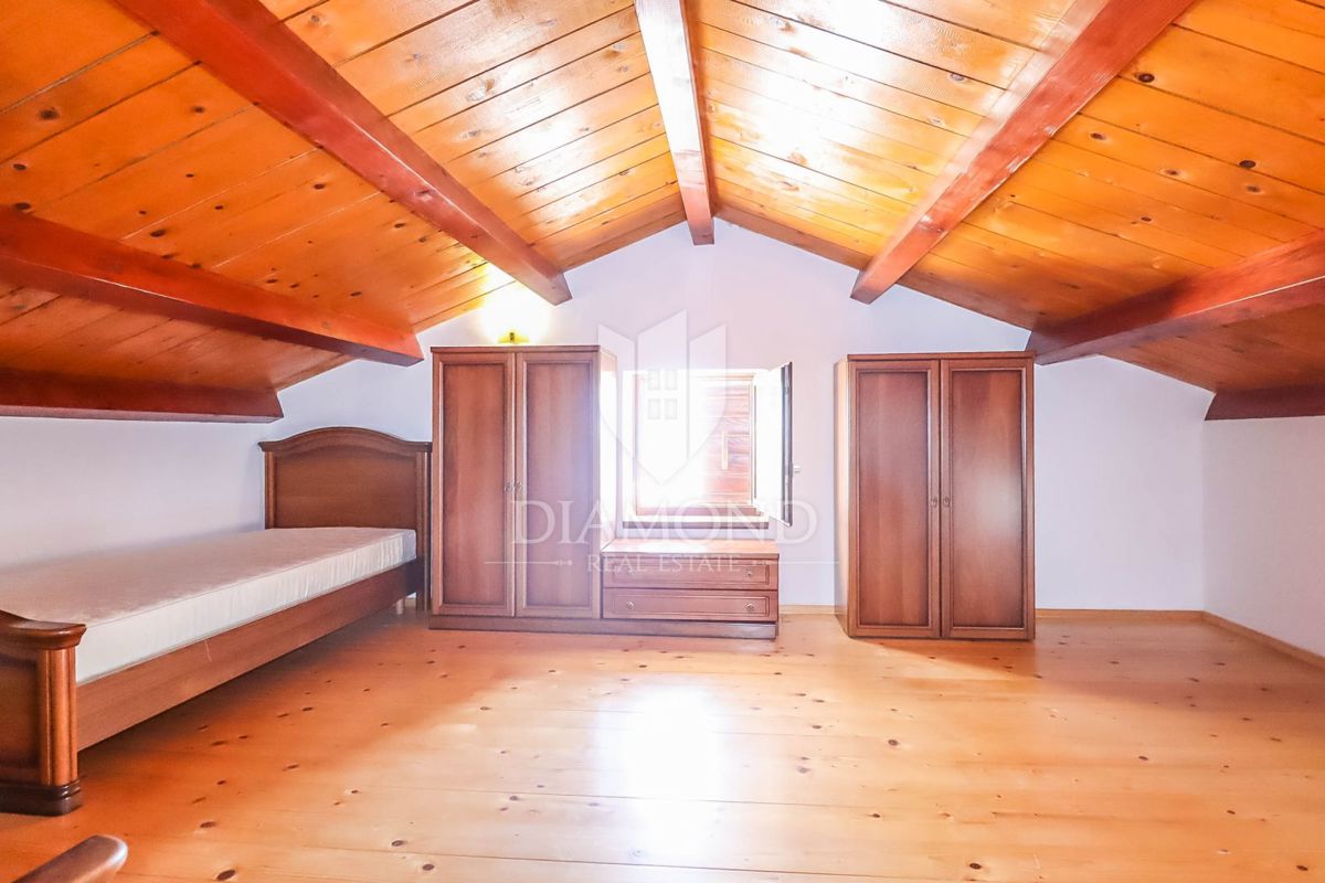 Ližnjan, očarljiva kamnita hiša v centru mesta