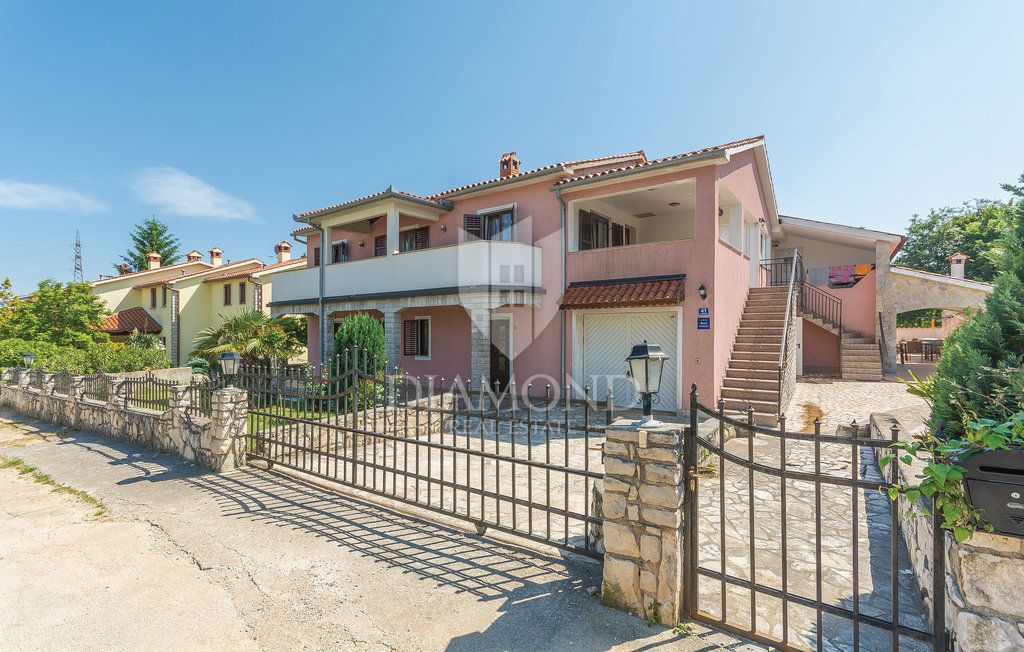 Labin, dve počitniški hiši z bazenoma
