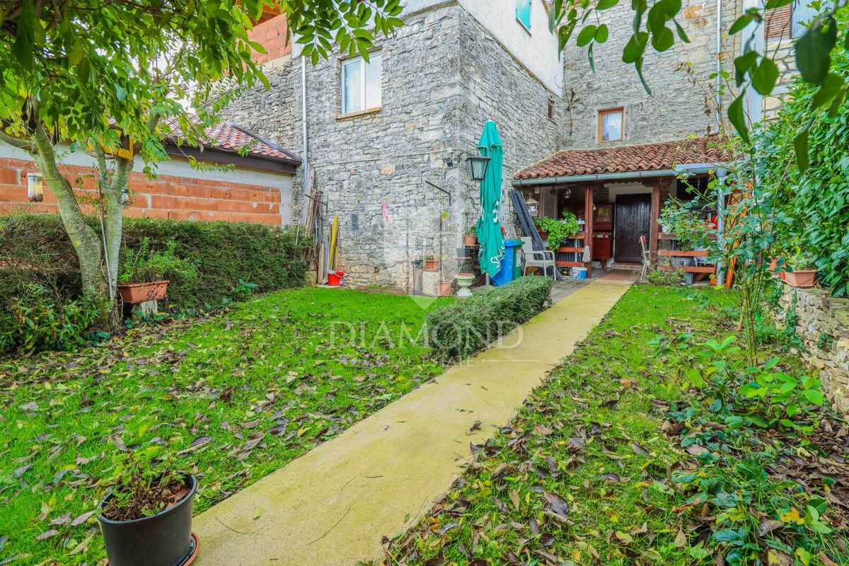 Grožnjan, okolica! Čudovita istrska kamnita hiša!