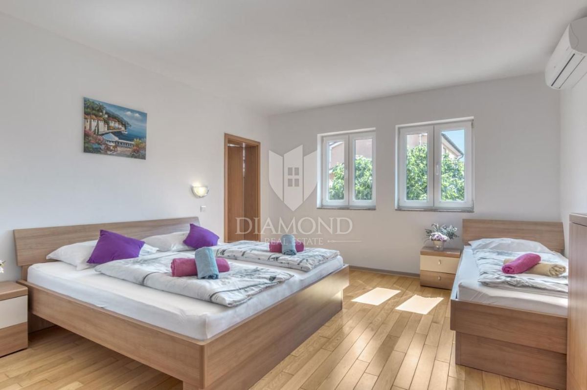 Pula, okolica, počitniška hiša s tremi apartmaji