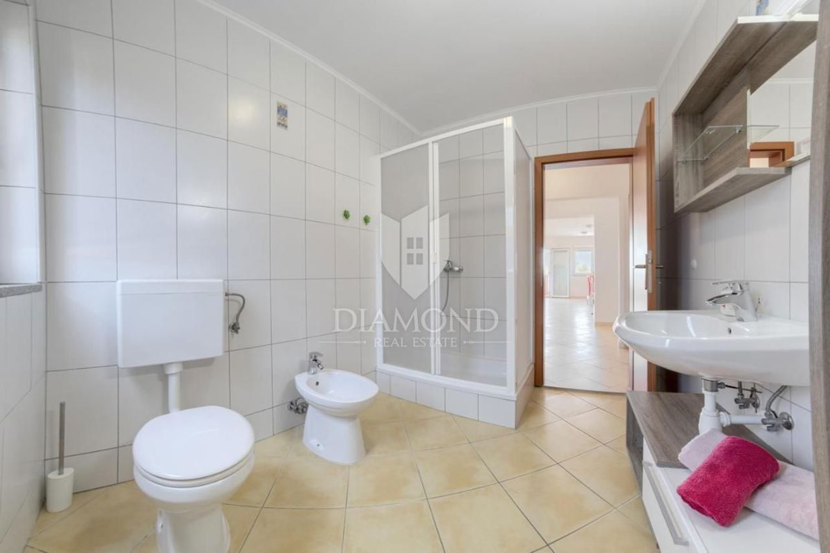 Pula, okolica, počitniška hiša s tremi apartmaji