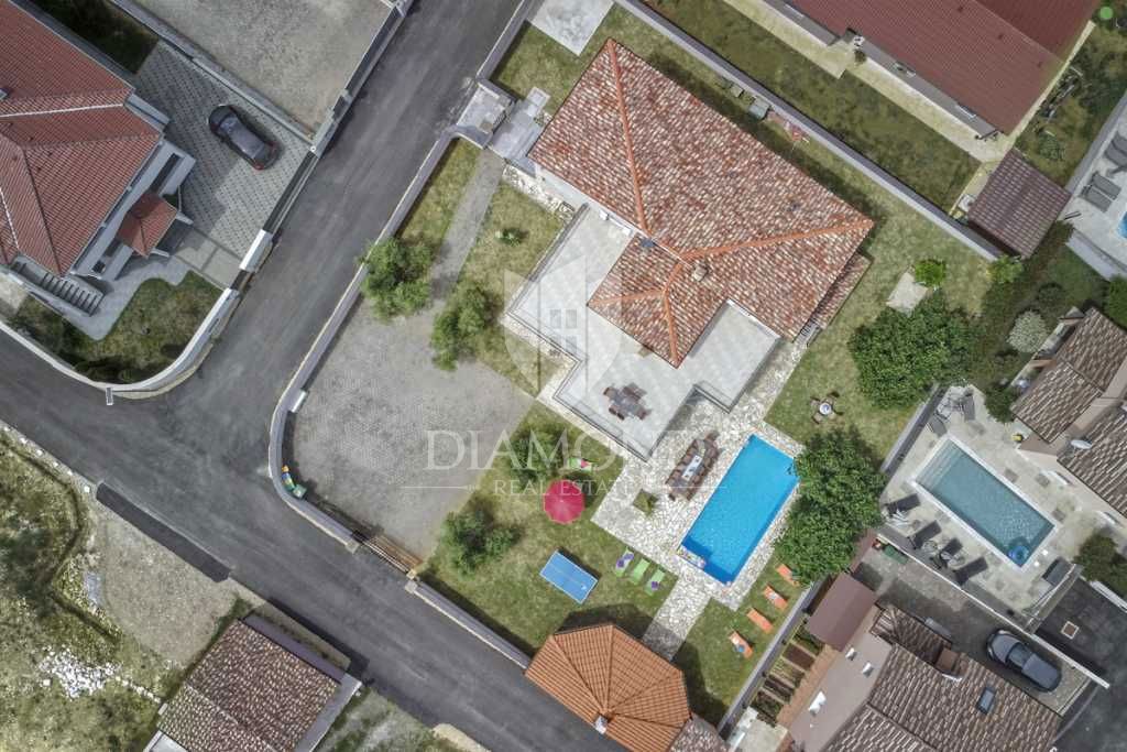 Pula, okolica, počitniška hiša s tremi apartmaji