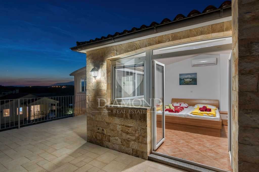 Pula, okolica, počitniška hiša s tremi apartmaji