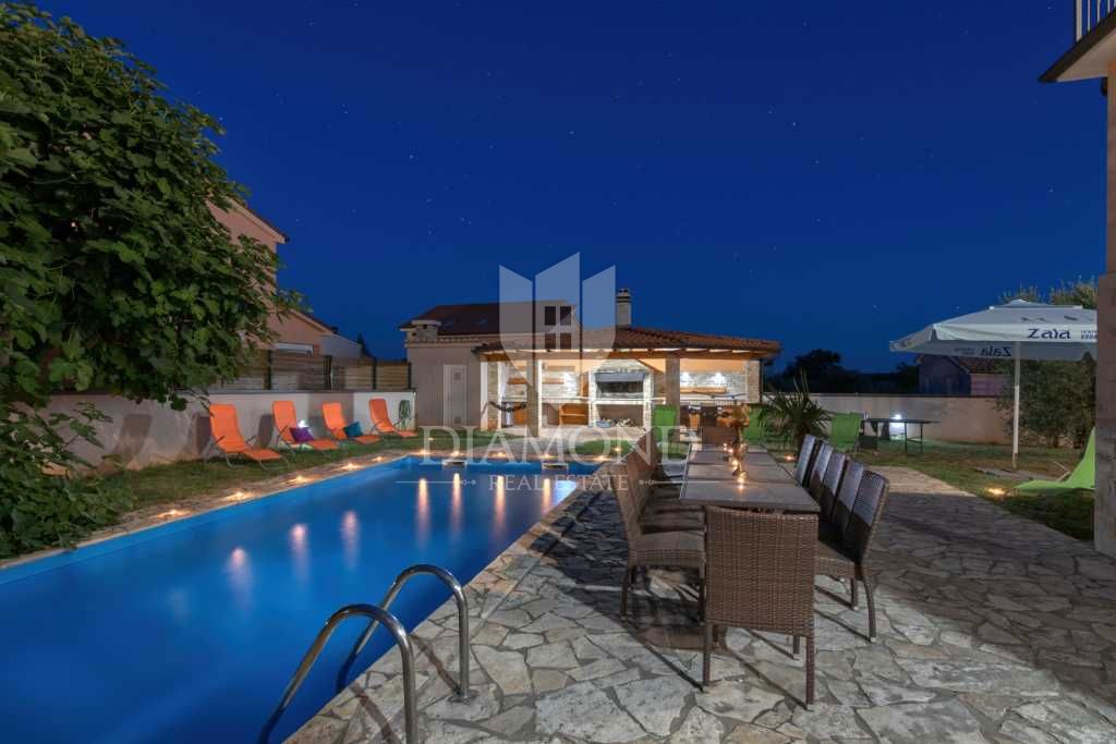 Pula, okolica, počitniška hiša s tremi apartmaji