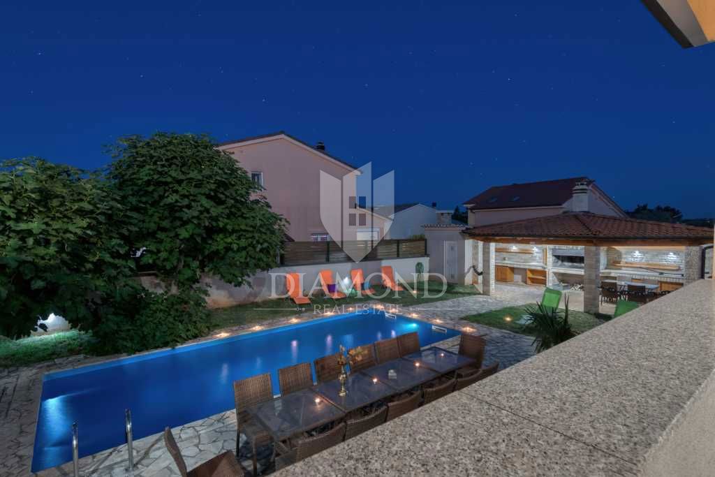 Pula, okolica, počitniška hiša s tremi apartmaji