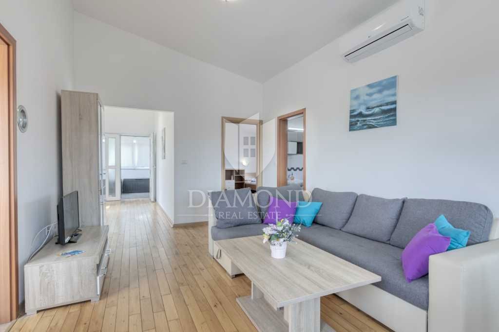 Pula, okolica, počitniška hiša s tremi apartmaji