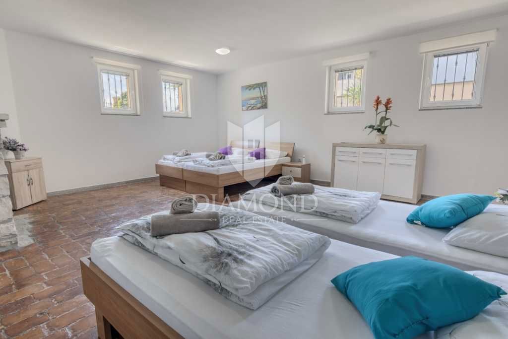 Pula, okolica, počitniška hiša s tremi apartmaji