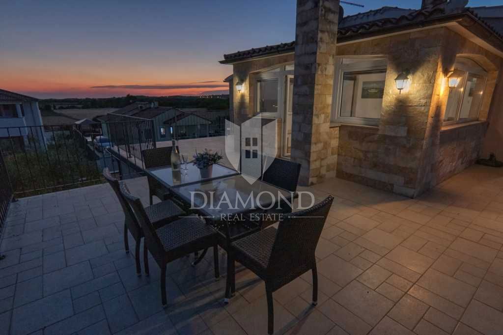 Pula, okolica, počitniška hiša s tremi apartmaji