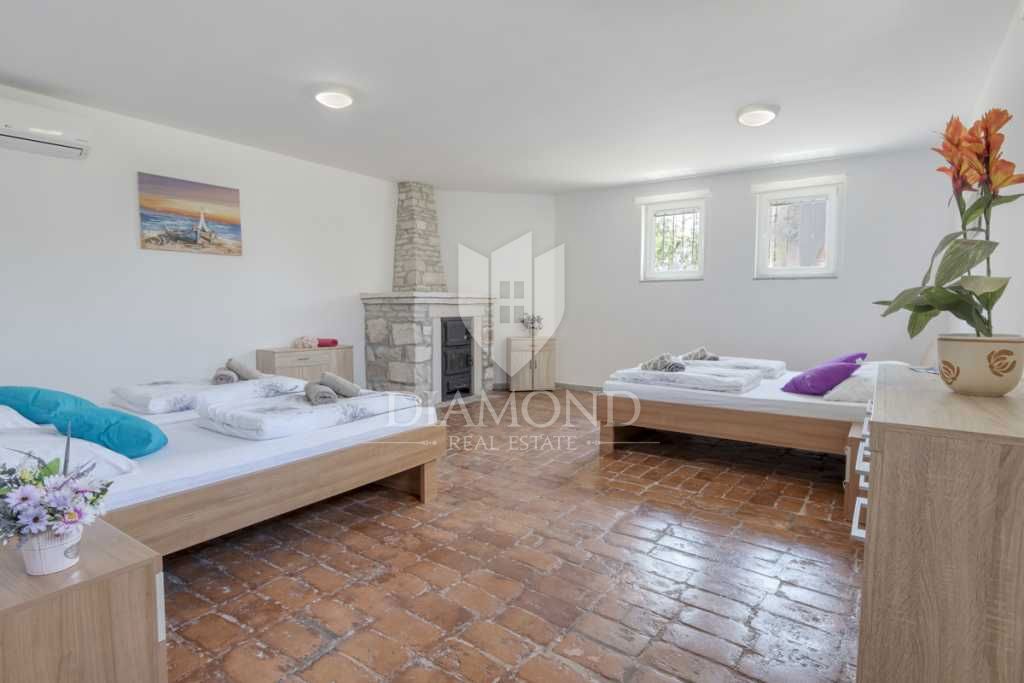 Pula, okolica, počitniška hiša s tremi apartmaji
