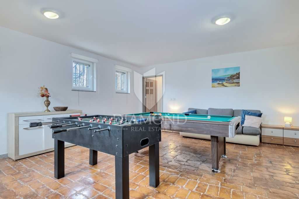 Pula, okolica, počitniška hiša s tremi apartmaji