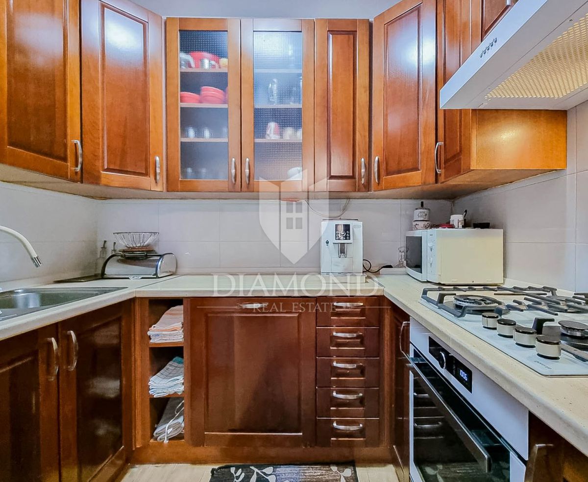 Umag, čudovit dvoetažni apartma 500m od morja!