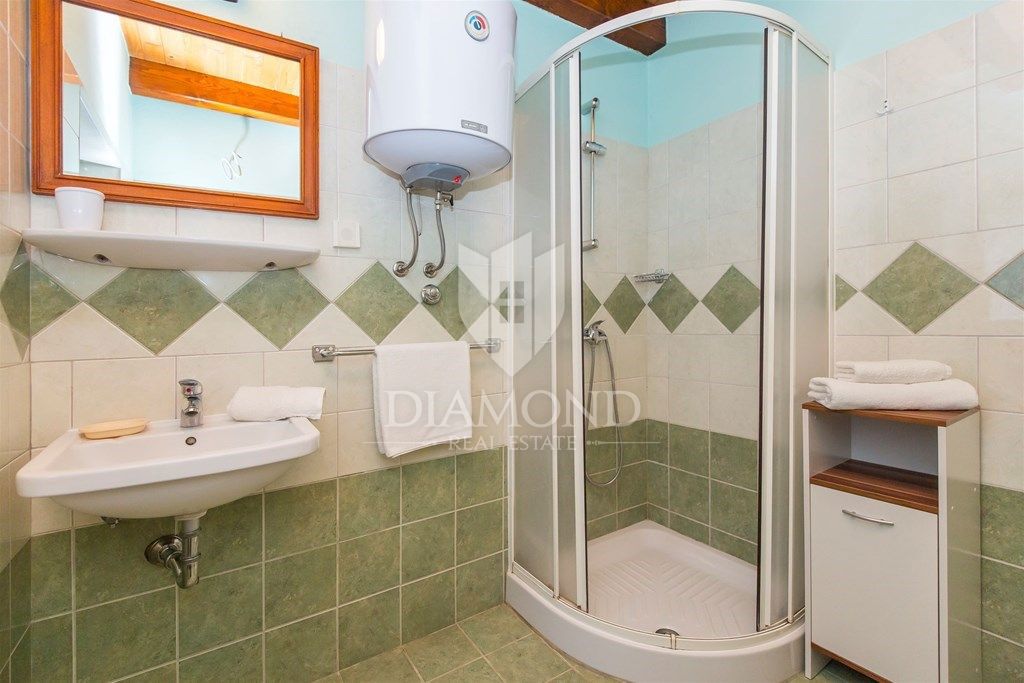Labin, okolica, avtohtona istrska kamnita hiša