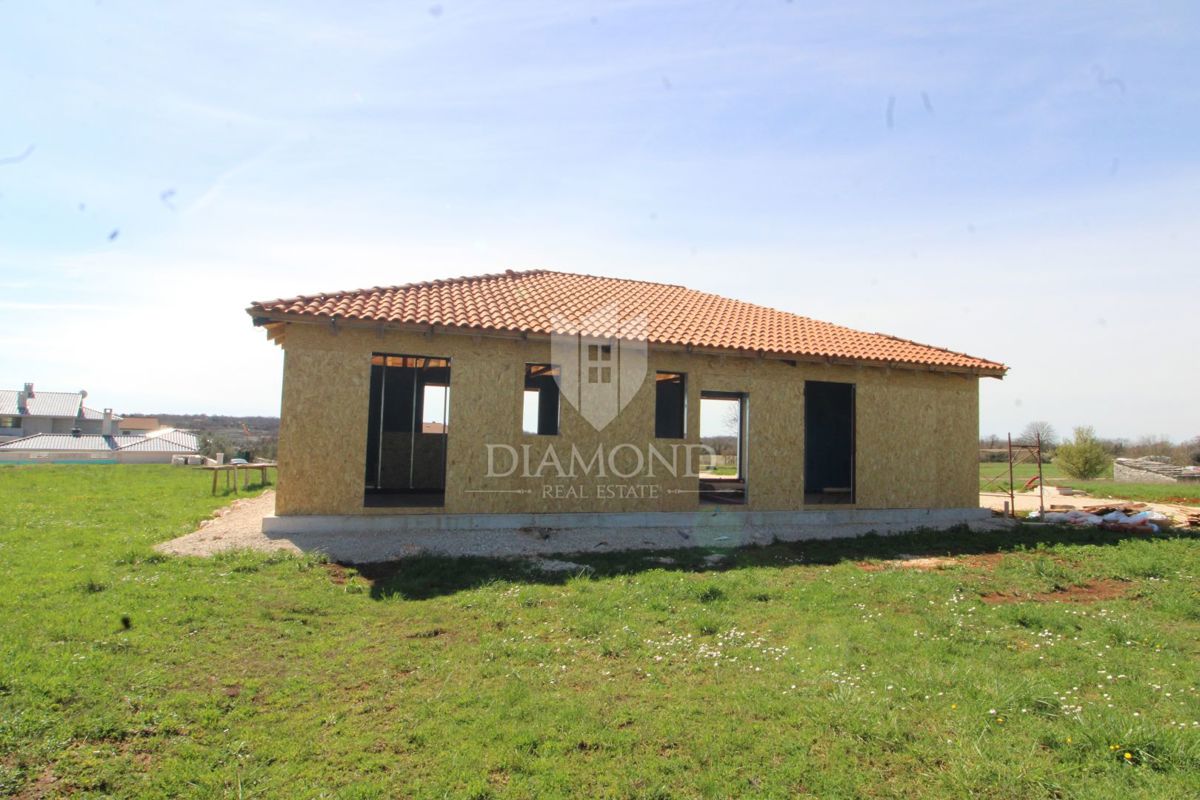 Žminj, okolica, novozgrajena enodružinska hiša z bazenom.