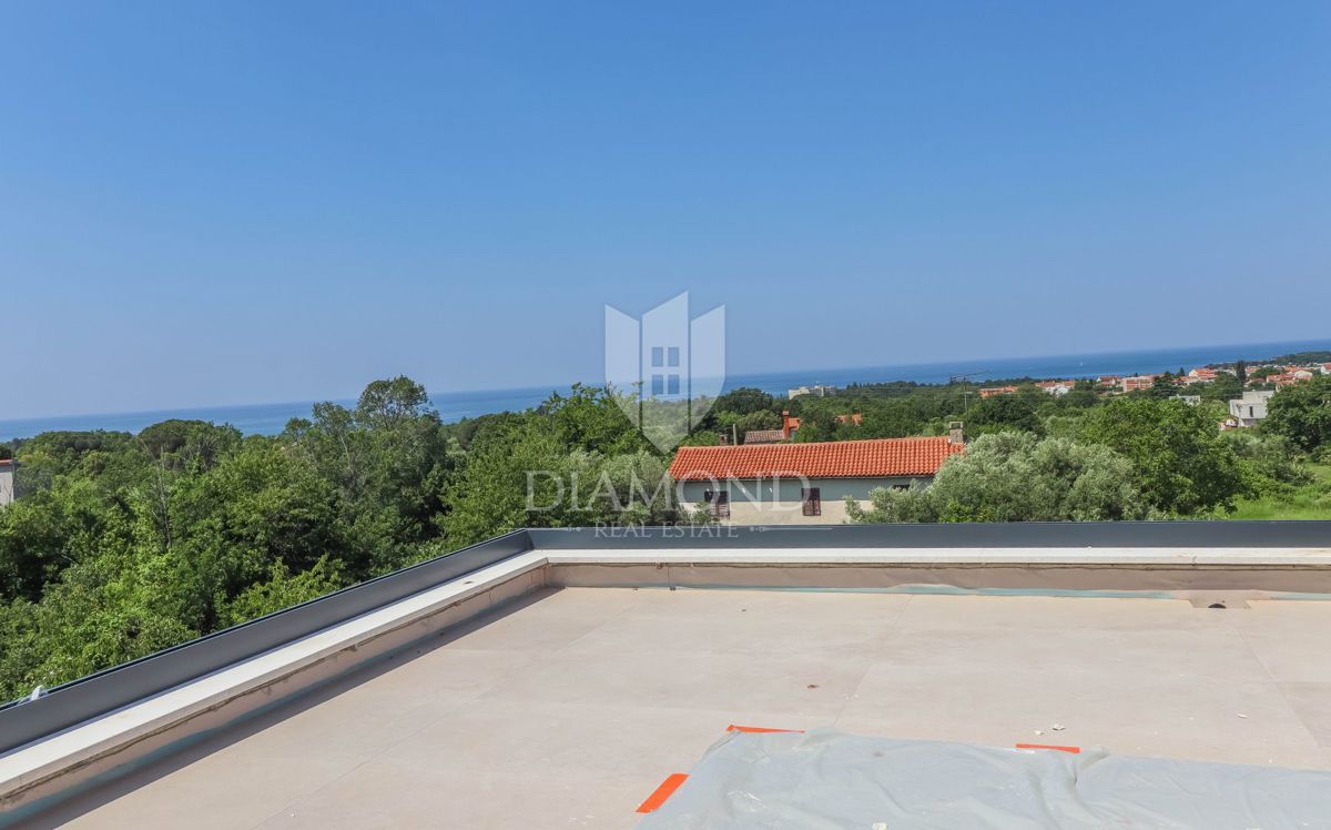 Poreč, pritlični apartma z vrtom 500 m od morja!
