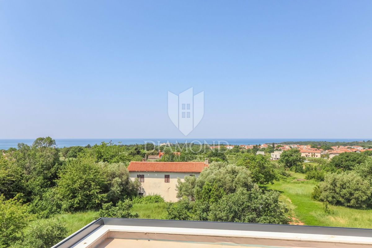 Poreč, pritlični apartma z vrtom 500 m od morja!