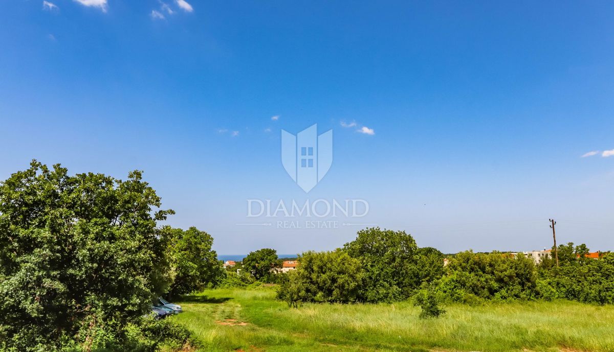 Poreč, pritlični apartma z vrtom 500 m od morja!