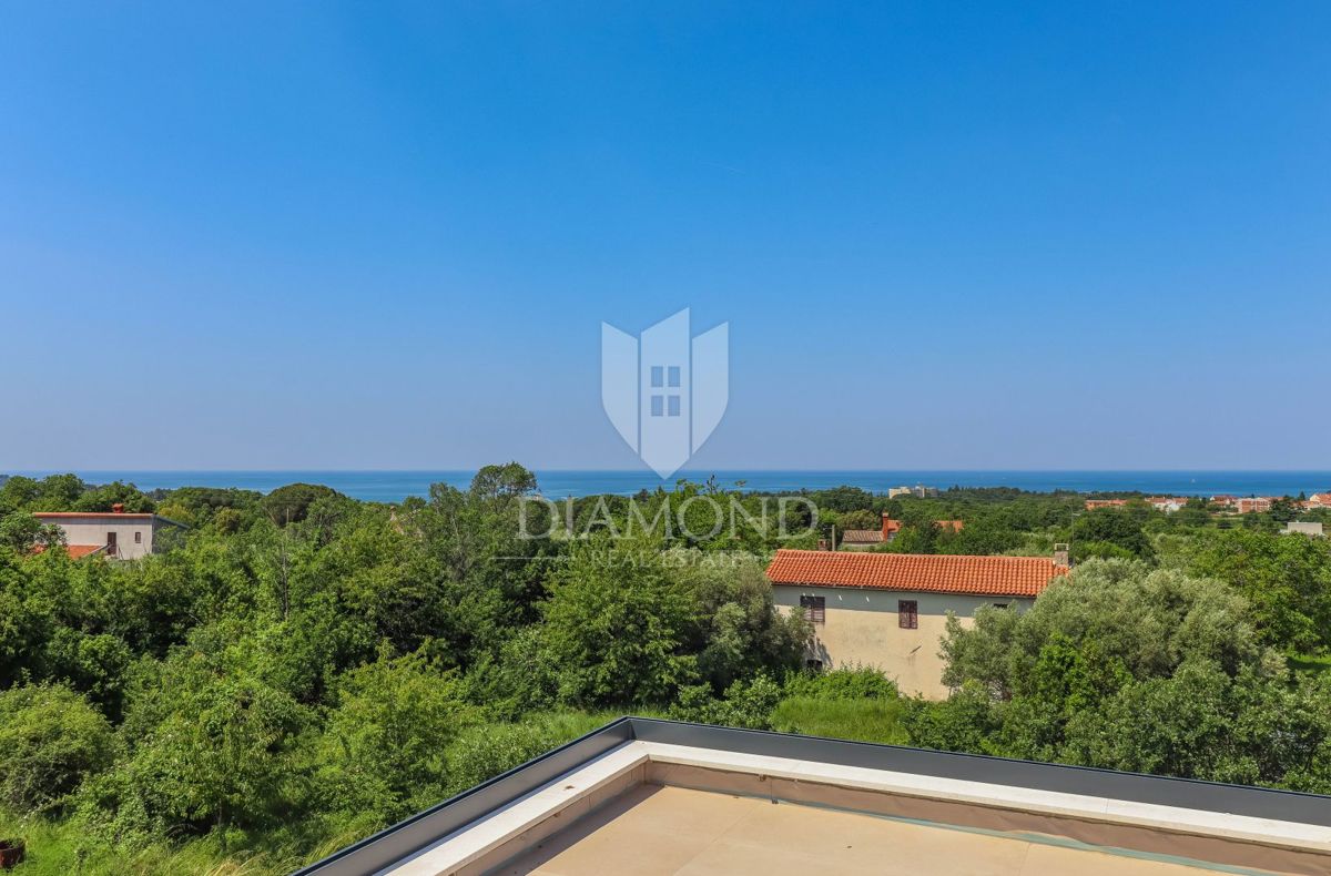 Poreč, pritlični apartma z vrtom 500 m od morja!