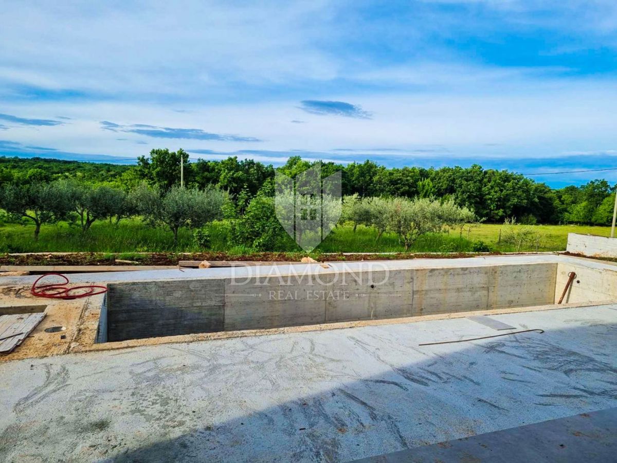 Poreč, okolica, kompletno opremljena hiša na mirni lokaciji!