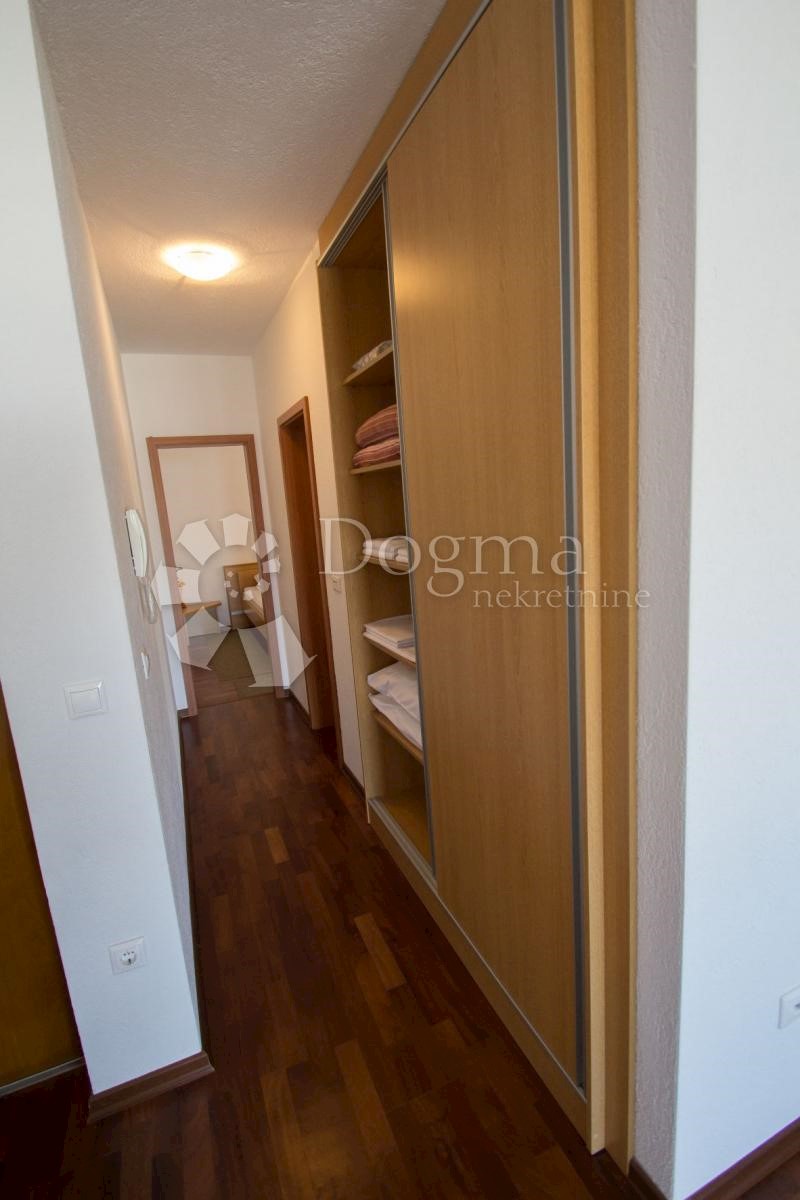 Apartma Okrug Gornji, Okrug, 65m2