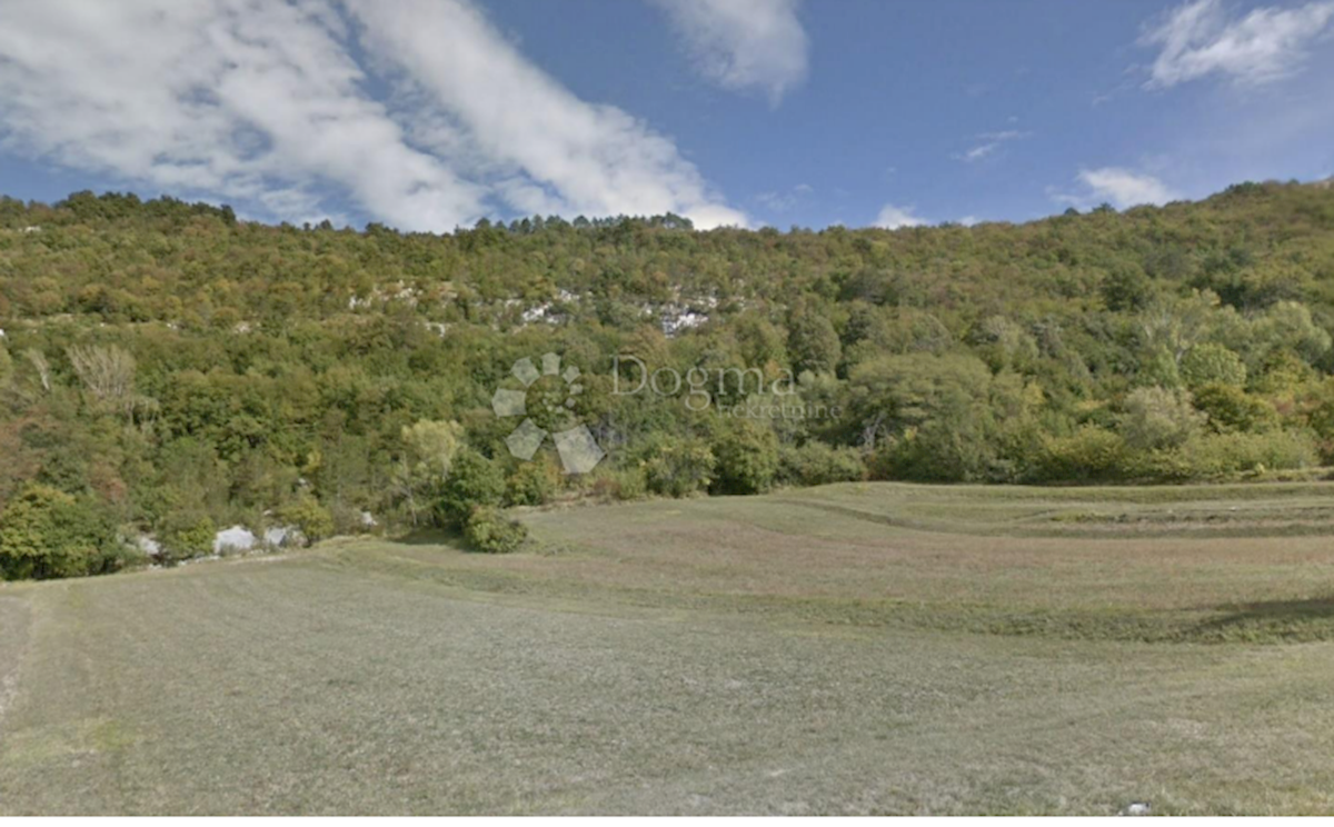 Zemljišče Roč, Buzet, 5.372m2
