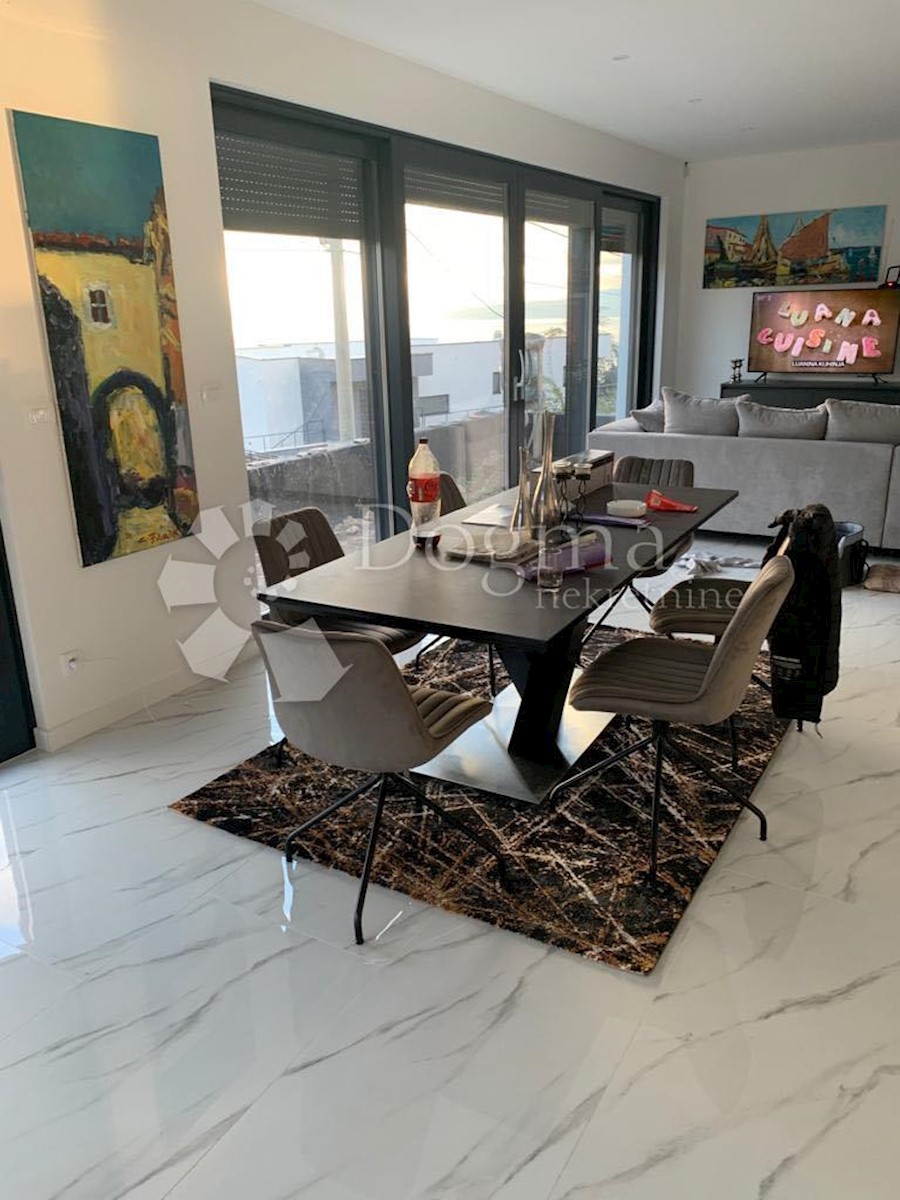 Stanovanje Poljane, Opatija - Okolica, 170m2