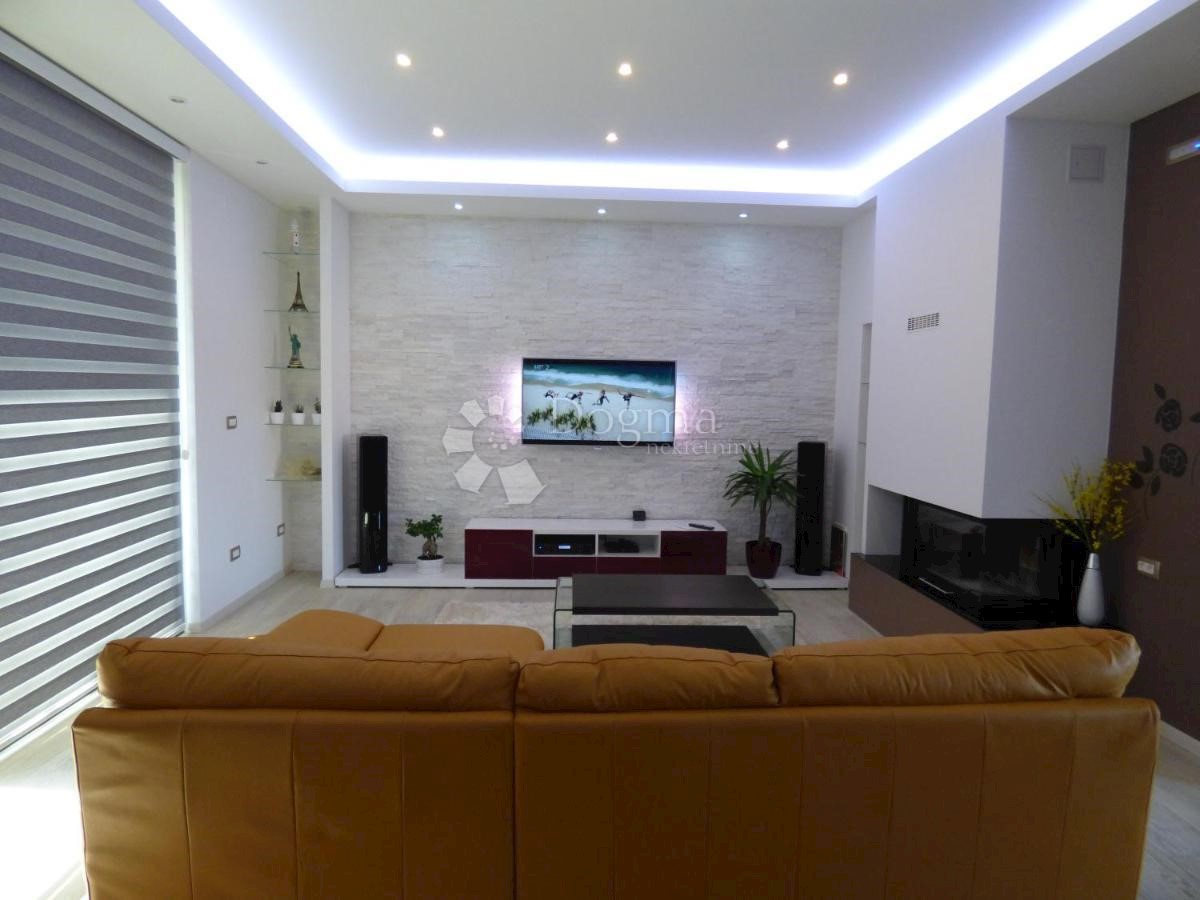 Hiša Šmrika, Kraljevica, 220m2
