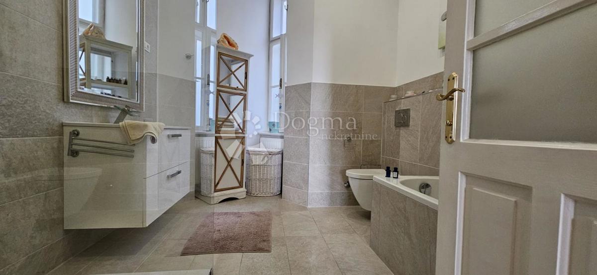 Stanovanje Centar, Pula, 76,50m2