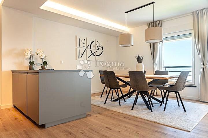 Stanovanje Ičići, Opatija - Okolica, 121,70m2