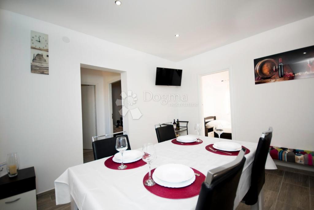 Hiša Kanica, Rogoznica, 360m2