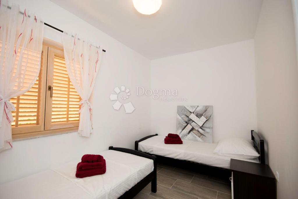 Hiša Kanica, Rogoznica, 360m2