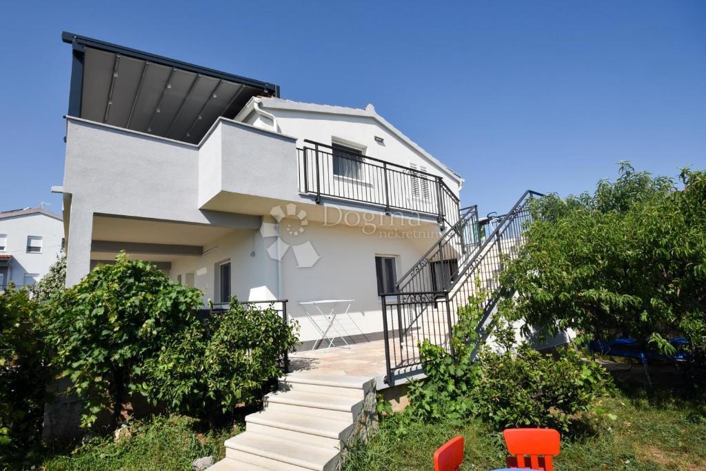 Hiša Kanica, Rogoznica, 360m2