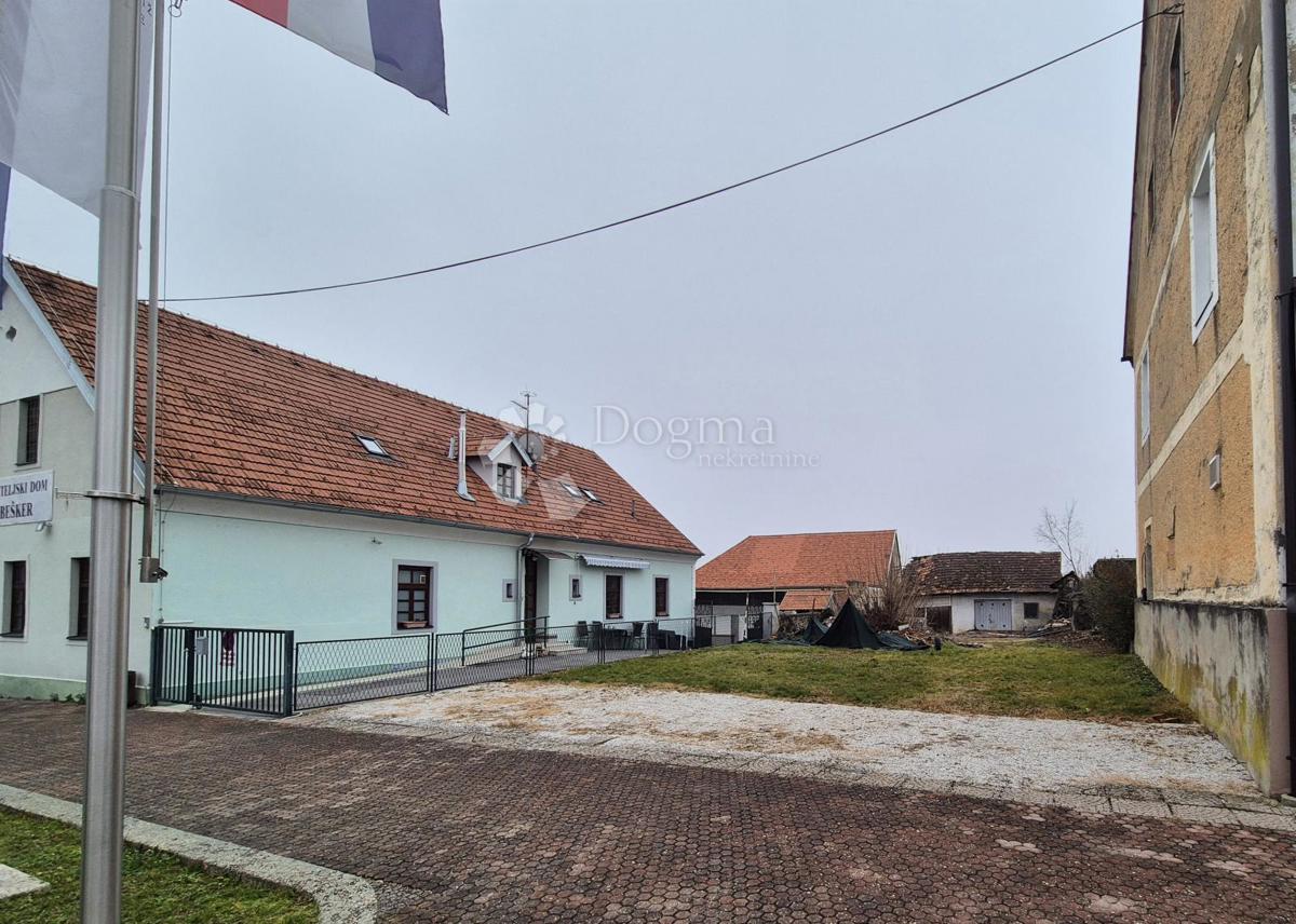 Zazidljivo zemljišče Sveti Križ Začretje, 698m2