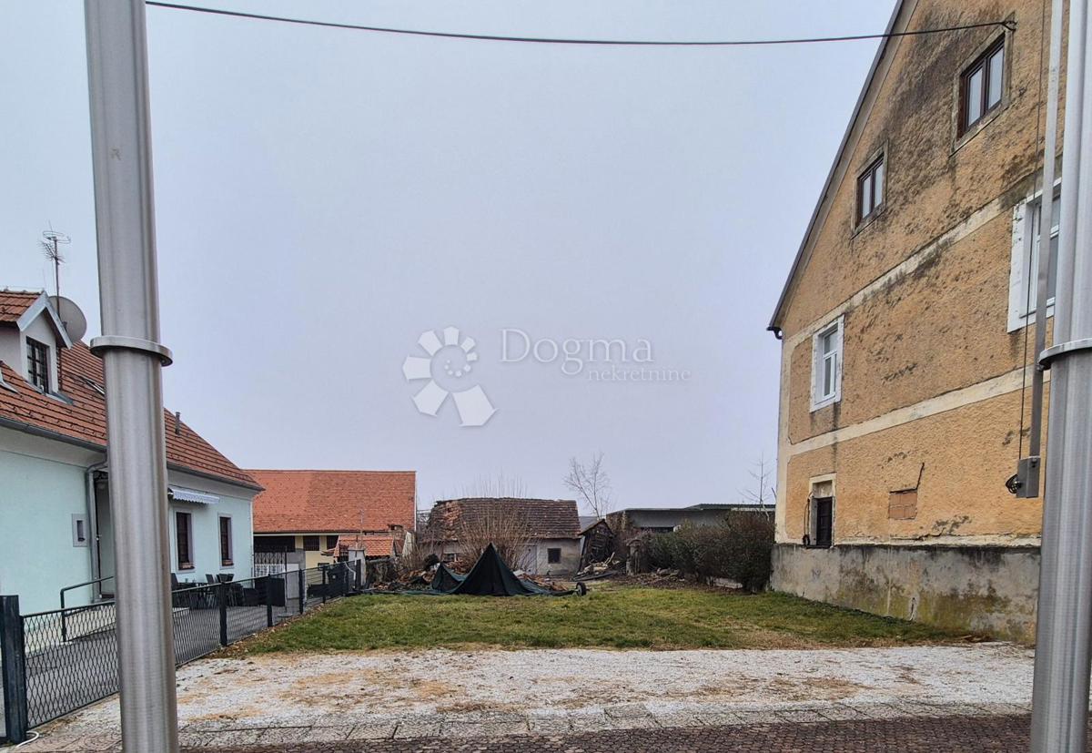 Zazidljivo zemljišče Sveti Križ Začretje, 698m2