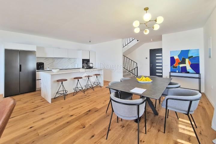 Hiša Kostrena, 200m2