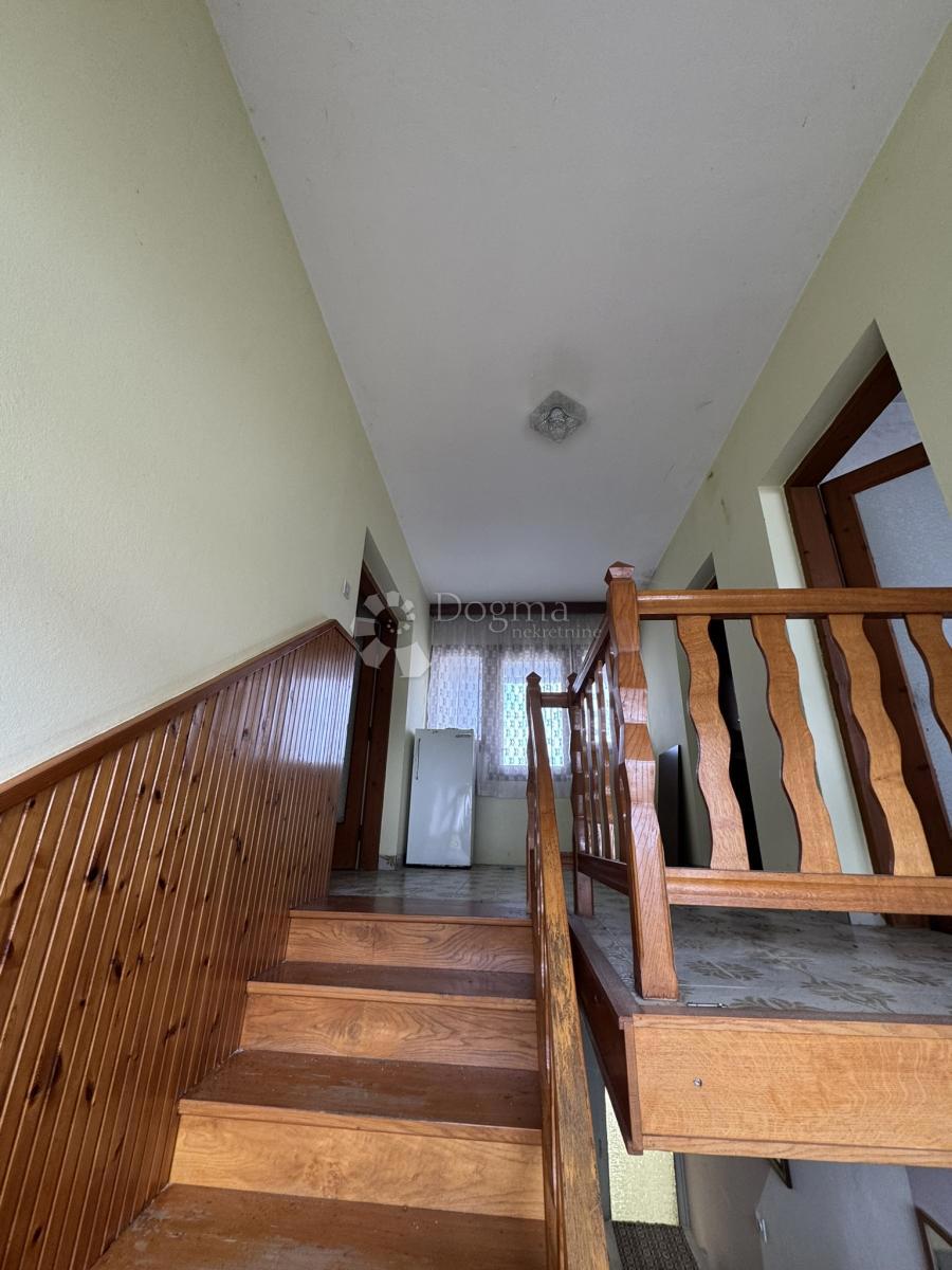 Hiša Veliko Trojstvo, 244m2