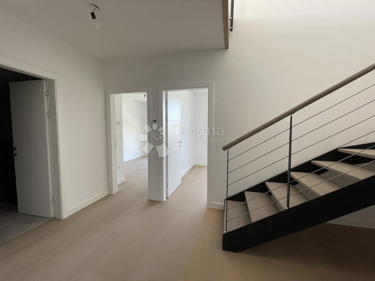 Stanovanje Centar, Velika Gorica, 160m2