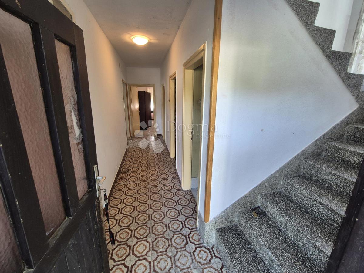 Hiša Lug Orehovički, Bedekovčina, 180m2