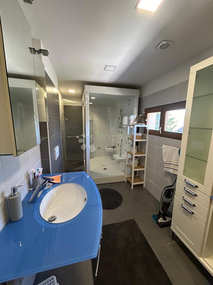 Hiša Komlenići, Vrbovsko, 250m2