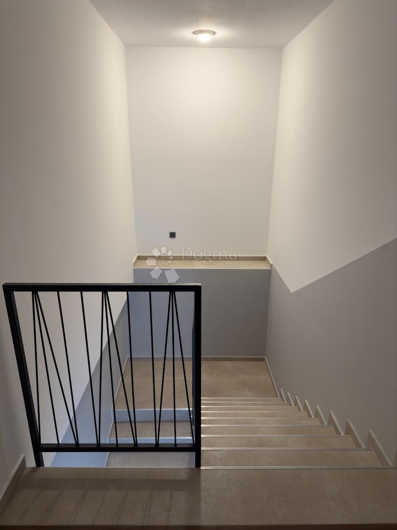 Nova hiša v Funtani s 3 apartmaji