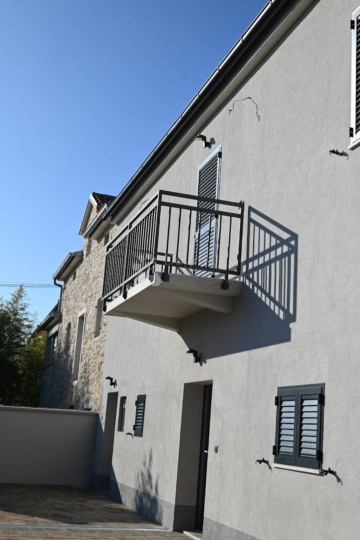 Nova hiša v Funtani s 3 apartmaji