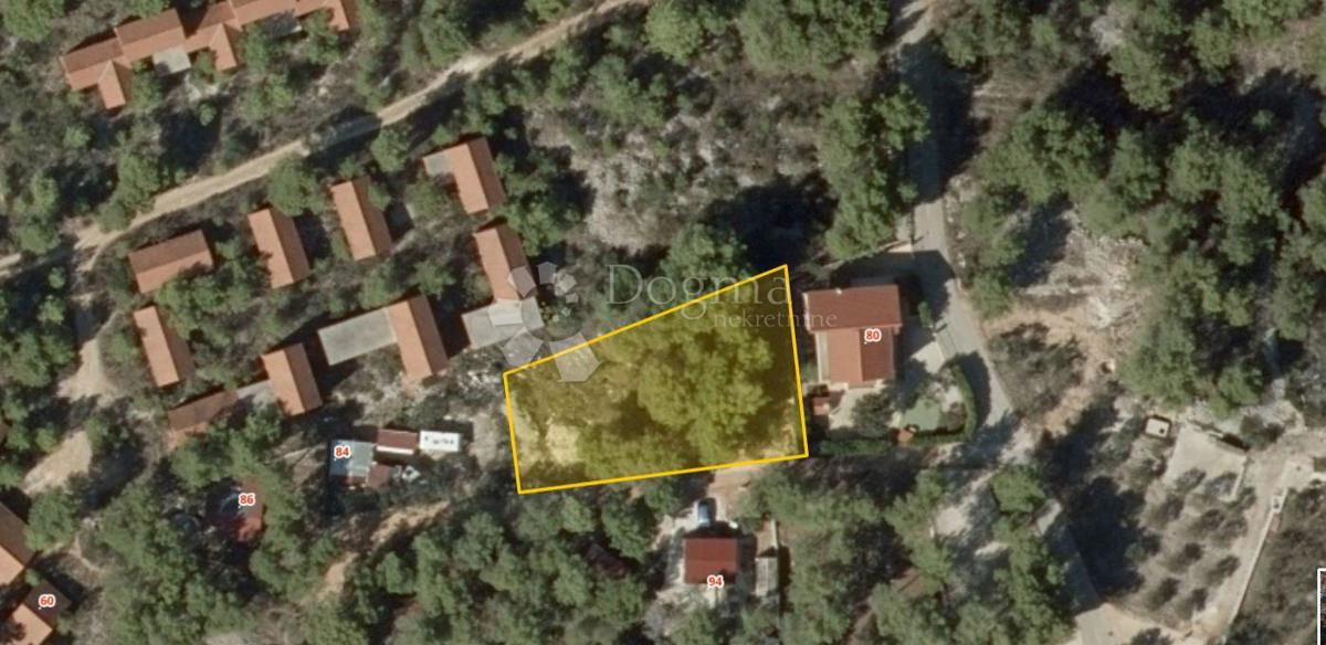 Zazidljivo zemljišče Milna, 818m2