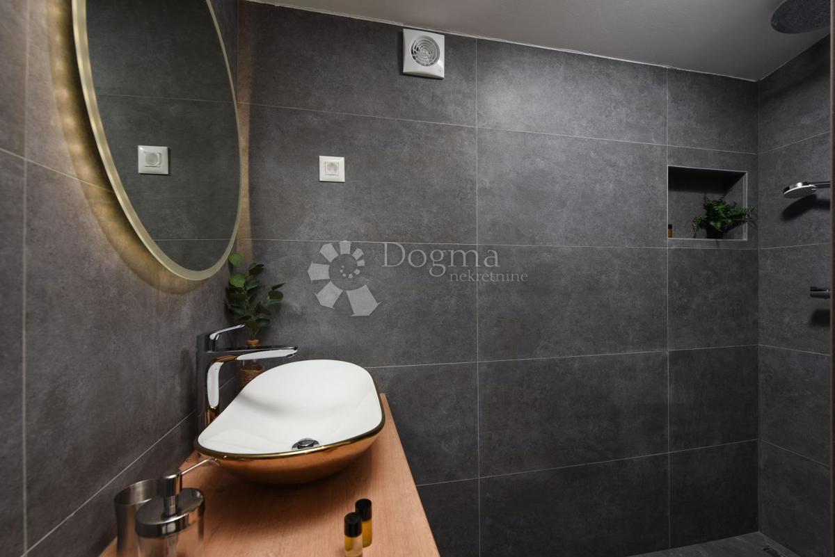 Hiša Debeljak, Sukošan, 220m2