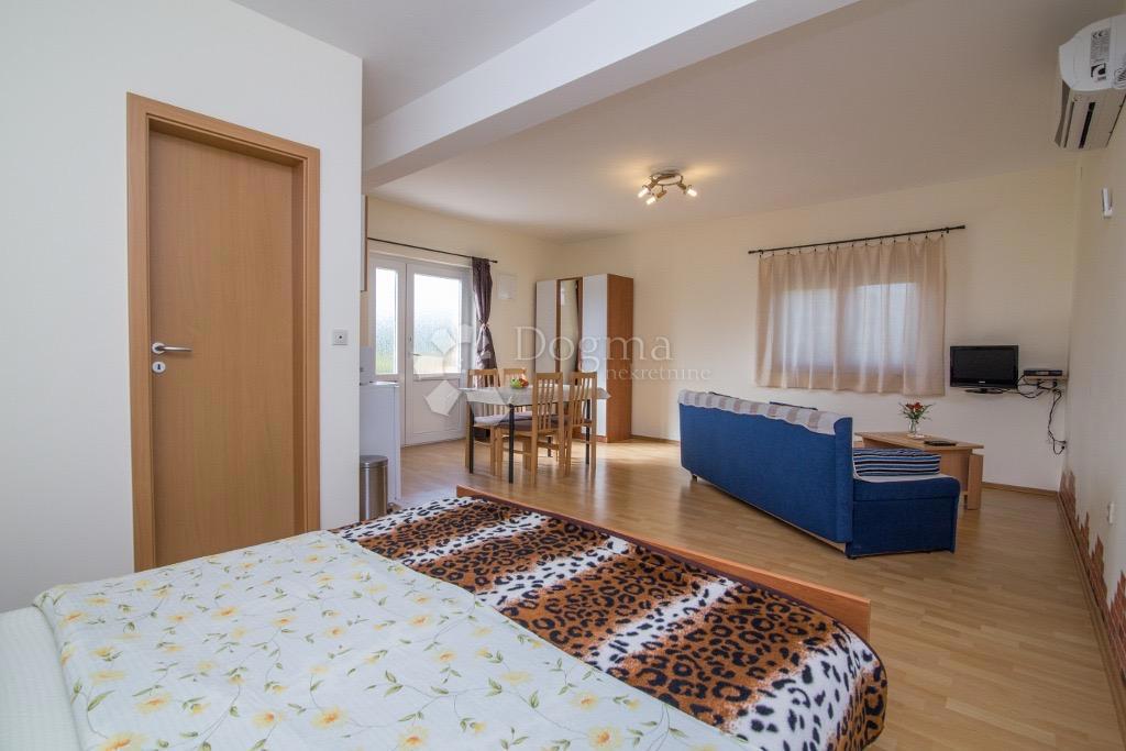 Hiša Biograd na Moru, 263,78m2