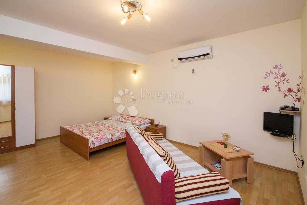 Hiša Biograd na Moru, 263,78m2